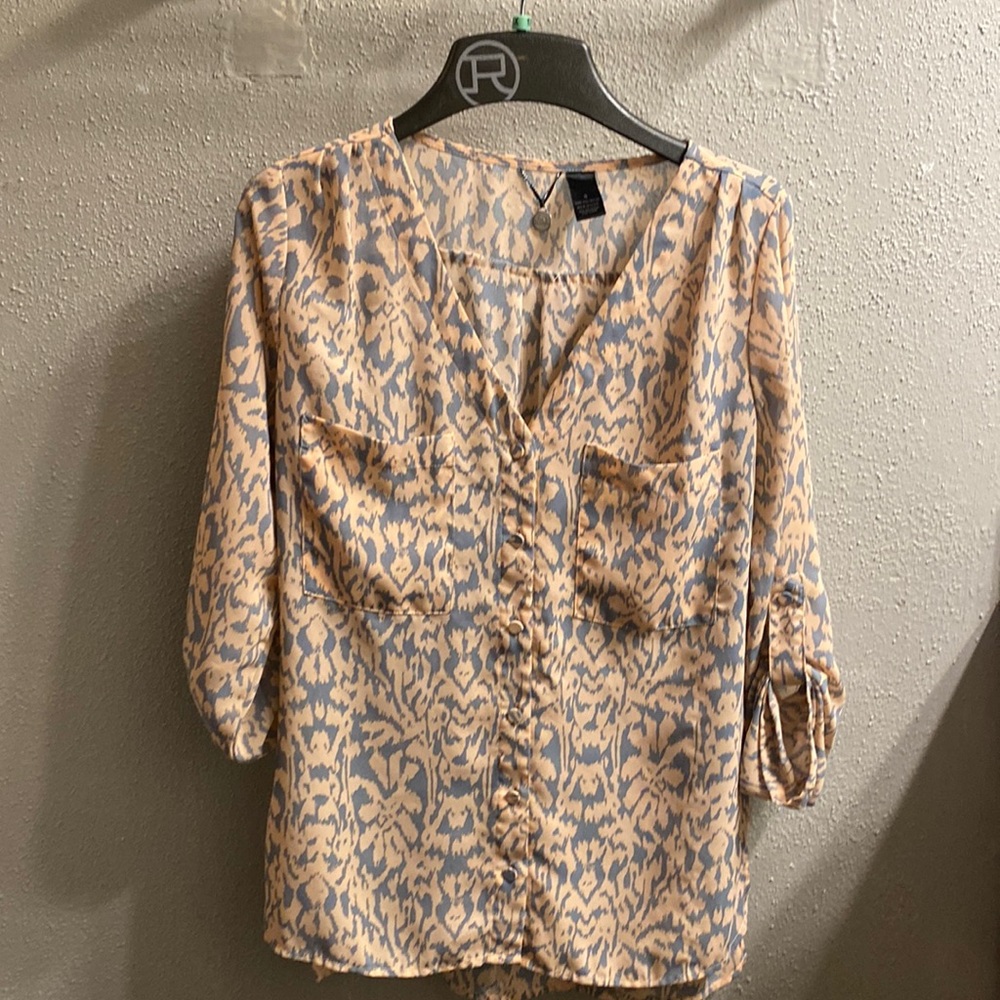 BKE Boutique size small quarter sleeve shirt